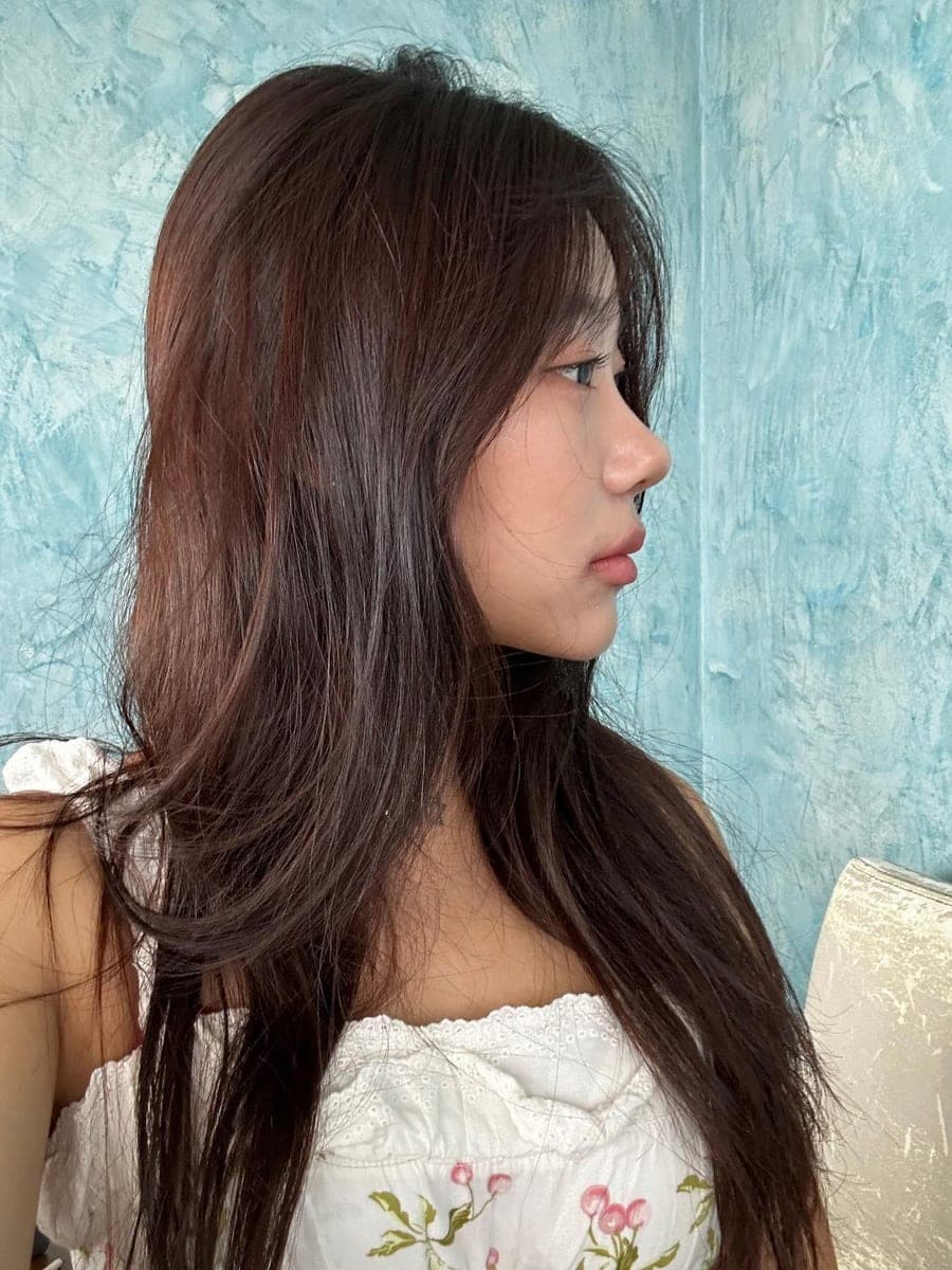 Garis batang hidung lebih lurus, ujung dengan tulang rawan sendiri
